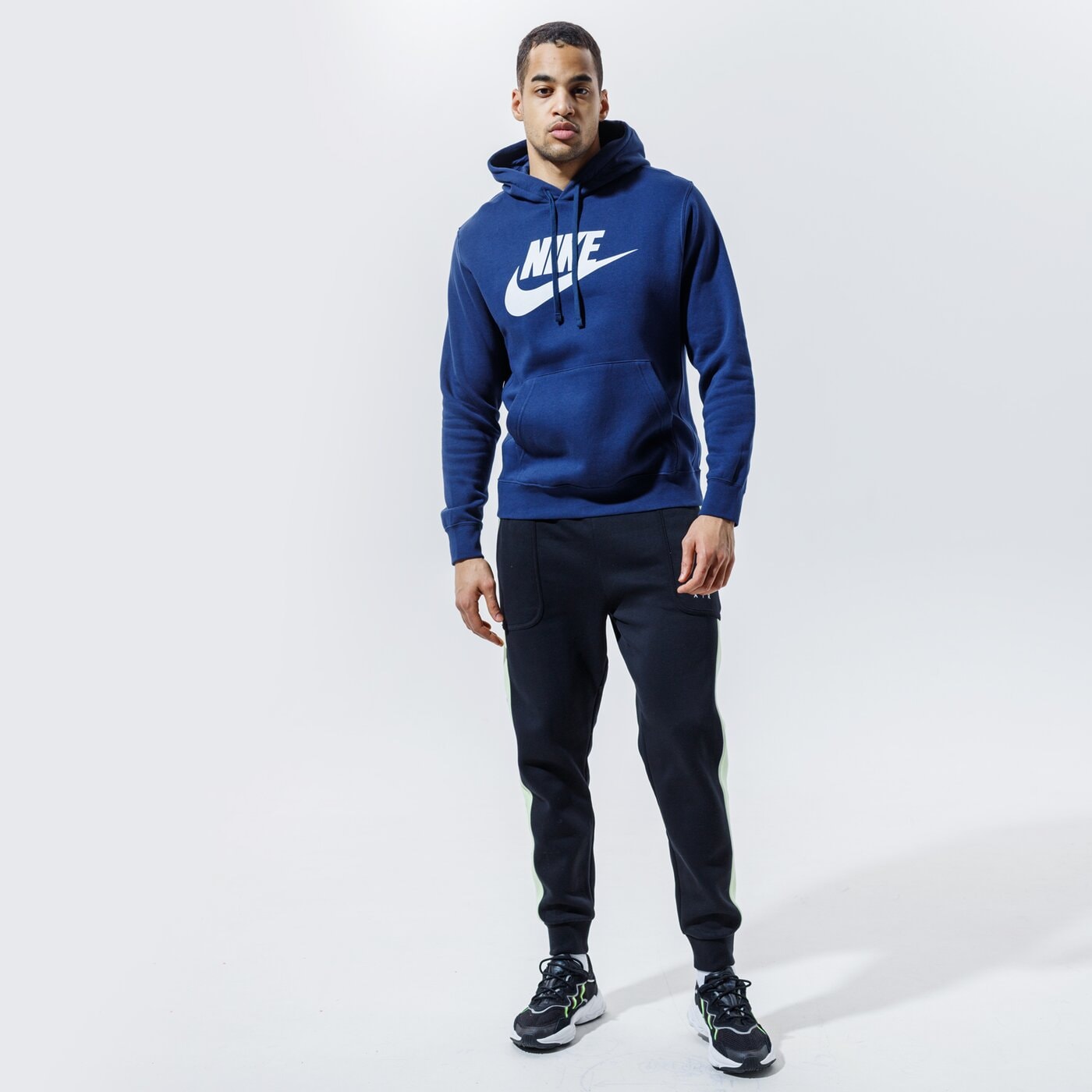 Мъжки суичър NIKE СУИТЧЪР С КАЧУЛКА SPORTSWEAR CLUB FLEECE bv2973-410 цвят тъмносин