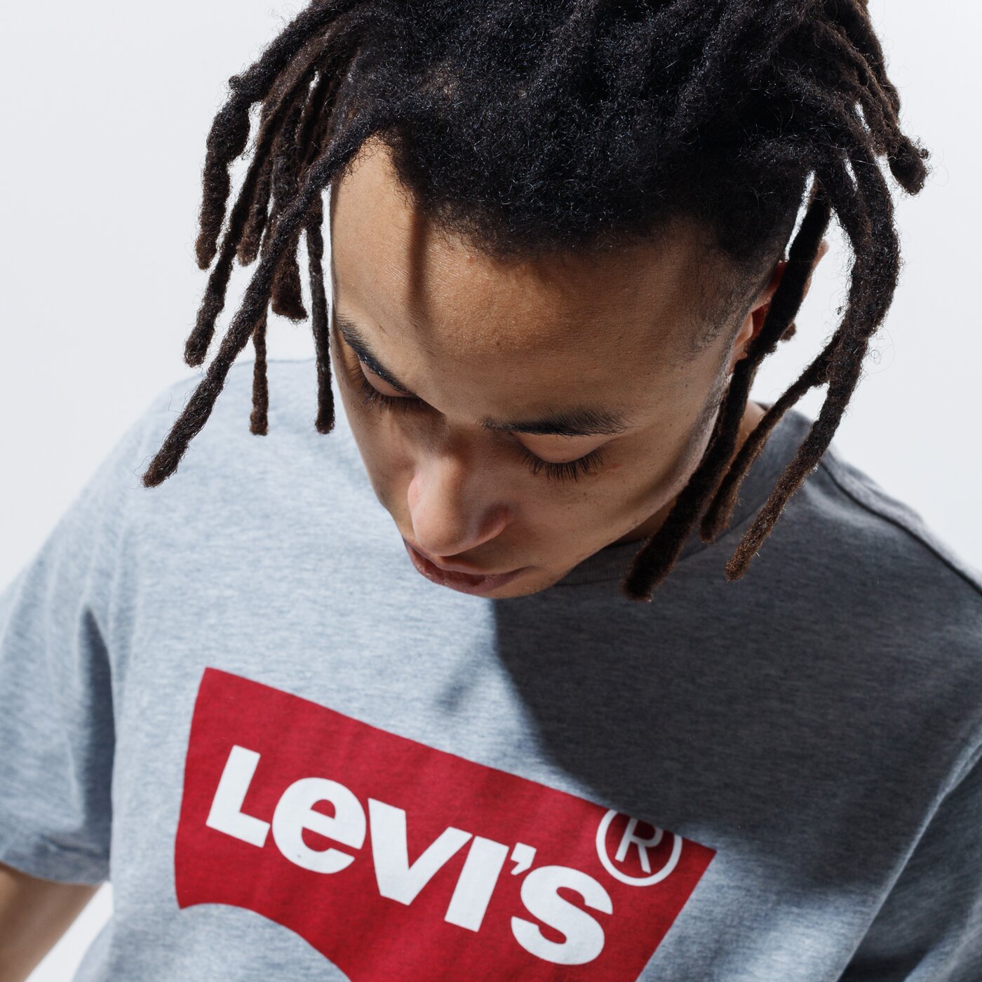 Мъжка тениска LEVI'S ТЕНИСКА GRAPHIC SET IN NECK 17783-0138 цвят сив