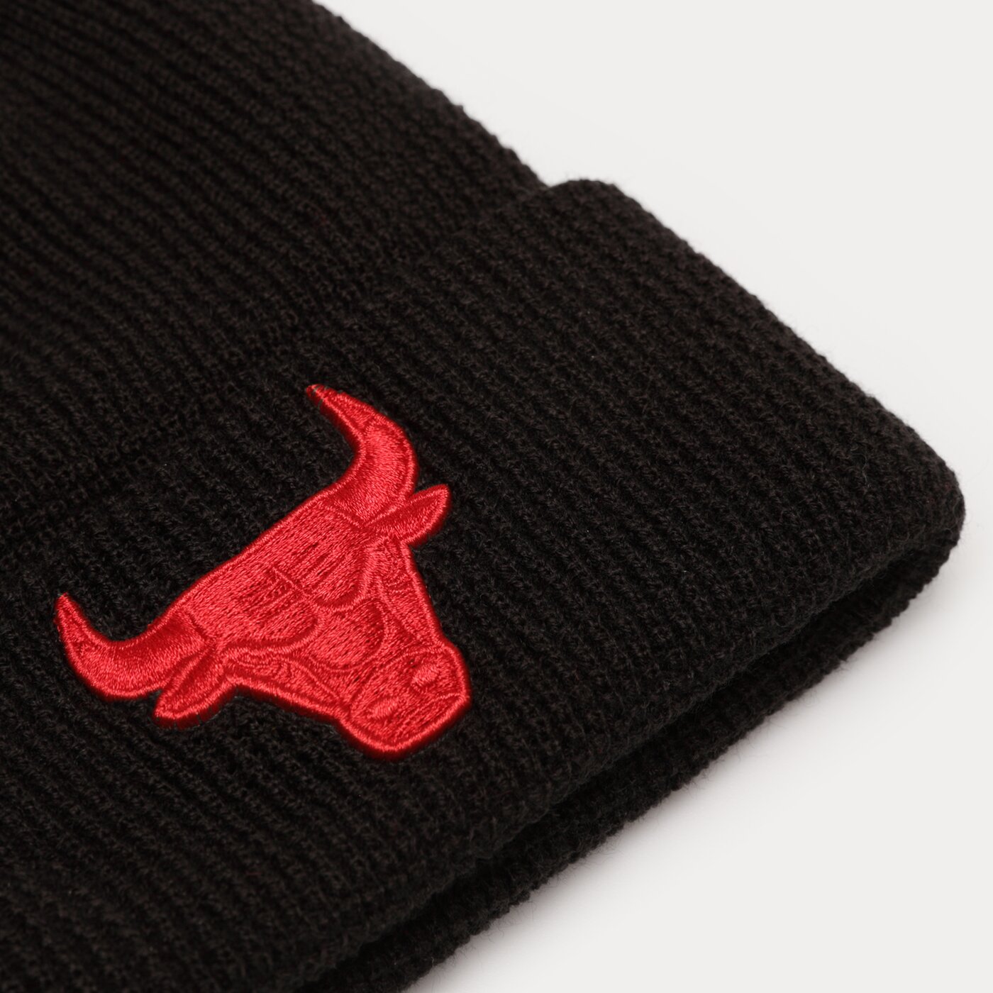 Мъжка зимна шапка NEW ERA ШАПКА POP BOBBLE BEANIE BULLS CHICAGO BULLS BLK 60285007 цвят черен