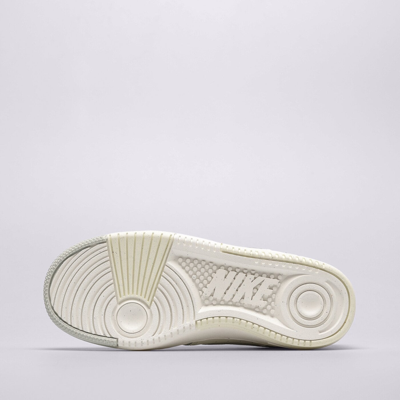 Дамски маратонки NIKE GAMMA FORCE dx9176-107 цвят бежов