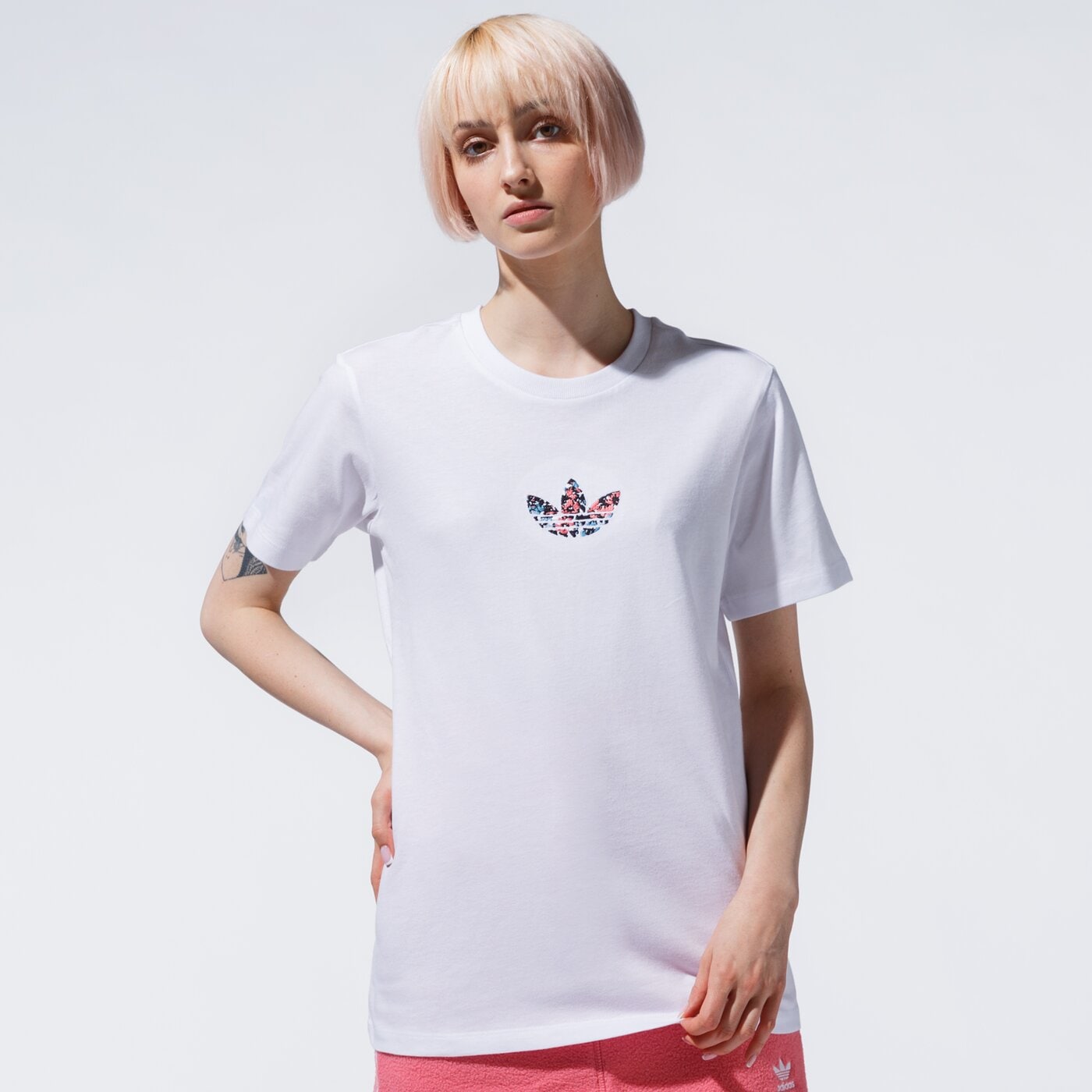 Дамска тениска ADIDAS ТЕНИСКА ТЕНИСКА gn3042 цвят бял