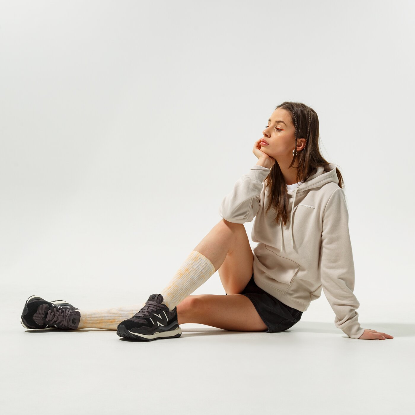 Дамски суичър CHAMPION СУИТЧЪР С КАЧУЛКА HOODED SWEATSHIRT 114859ms014 цвят бежов