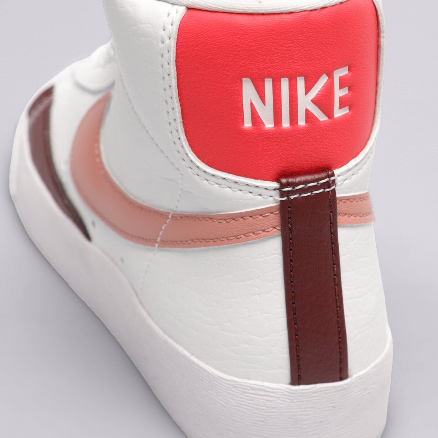 Дамски маратонки NIKE W BLAZER MID '77 NEXT NATURE dq4124-105 цвят бял