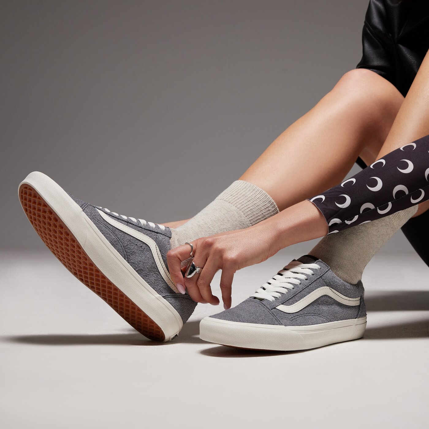 Дамски маратонки VANS OLD SKOOL  vn000d6wcjj1 цвят кафяв