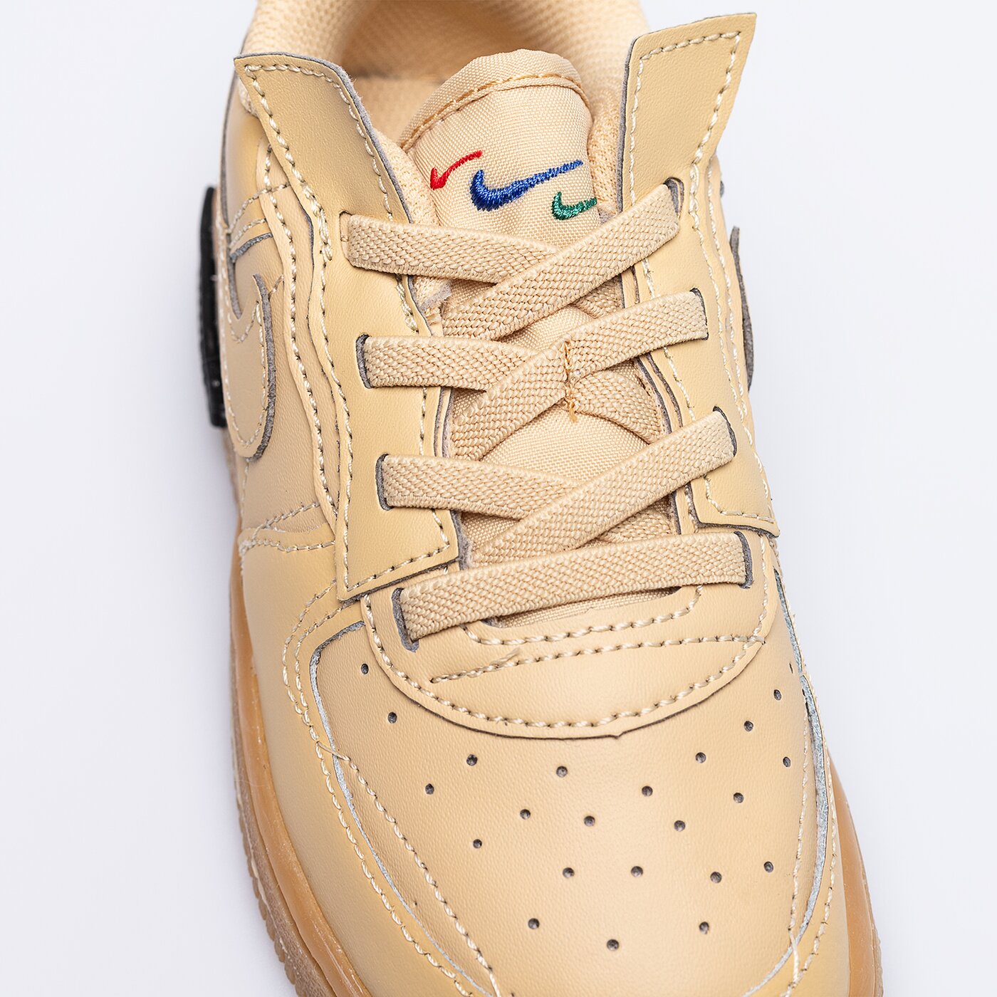 Детски маратонки NIKE AIR FORCE 1 FONTANKA  do6147-200 цвят бежов