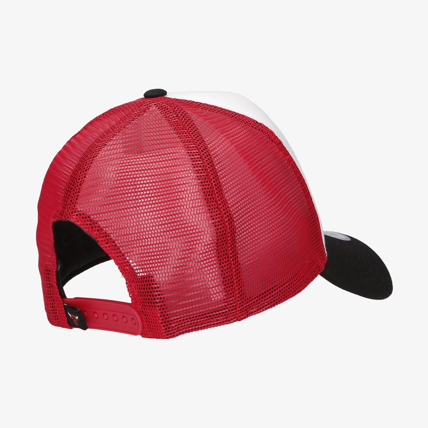 Мъжка шапка с козирка NEW ERA ШАПКА TEAM ARCH TRUCKER BULLS CHICAGO BULLS BLK 60141869 цвят бял