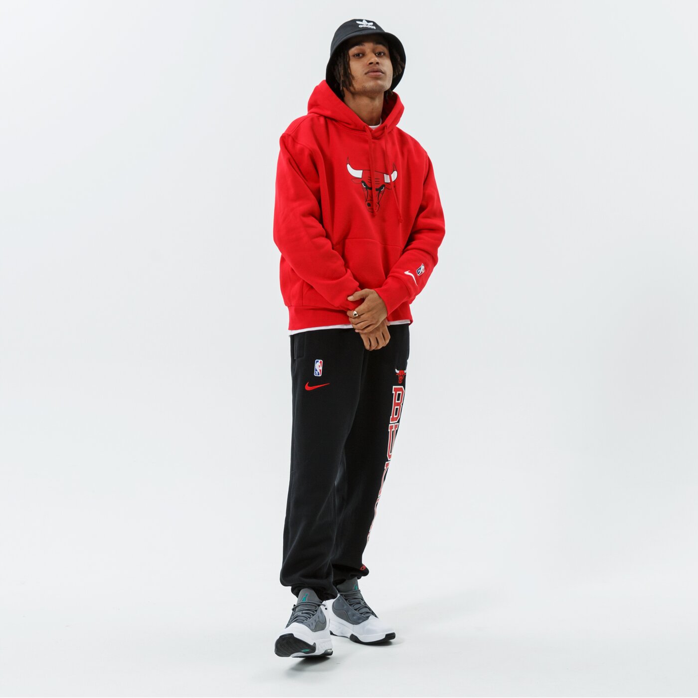 Мъжки суичър NIKE СУИТЧЪР С КАЧУЛКА CHI M NK PO FLC ESSNTL NBA db1822-657 цвят червен