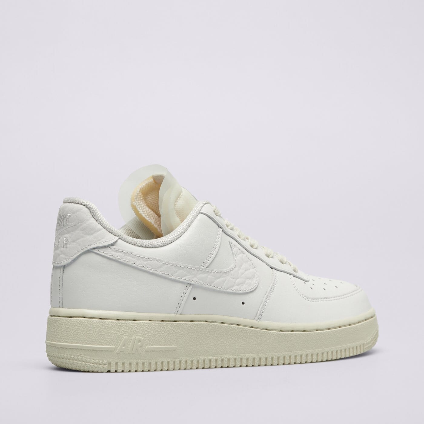 Дамски маратонки NIKE AIR FORCE 1 LOW PREMIUM dn5463-100 цвят бял