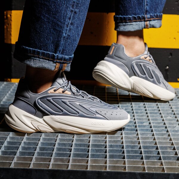 Дамски маратонки ADIDAS OZELIA WOMEN'S  gy6195 цвят черен