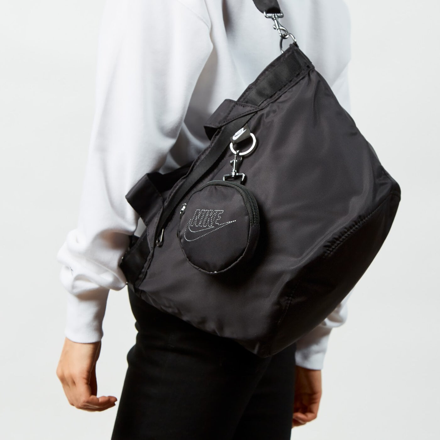 Дамски сак NIKE ЧАНТА W NSW FUTURA LUXE TOTE cw9303-010 цвят черен