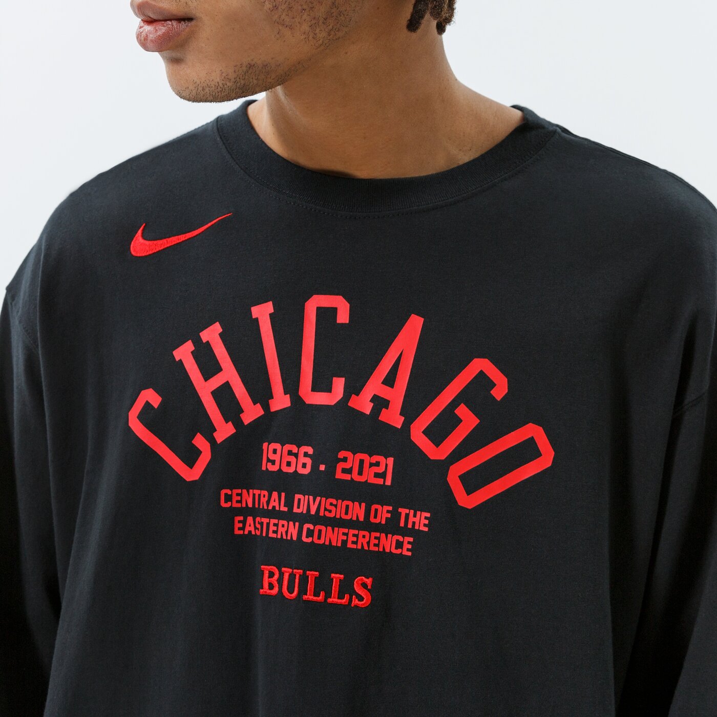 Мъжка тениска NIKE ТЕНИСКА CHI M NK CTS TM ELMNT LS TEE NBA da5891-010 цвят черен