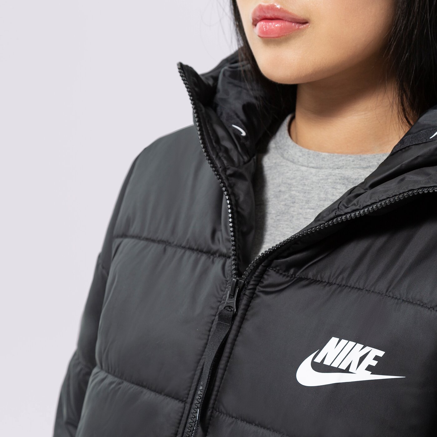 Дамско зимно яке NIKE SWOOSH PADDED JACKET  dx1797-010 цвят черен