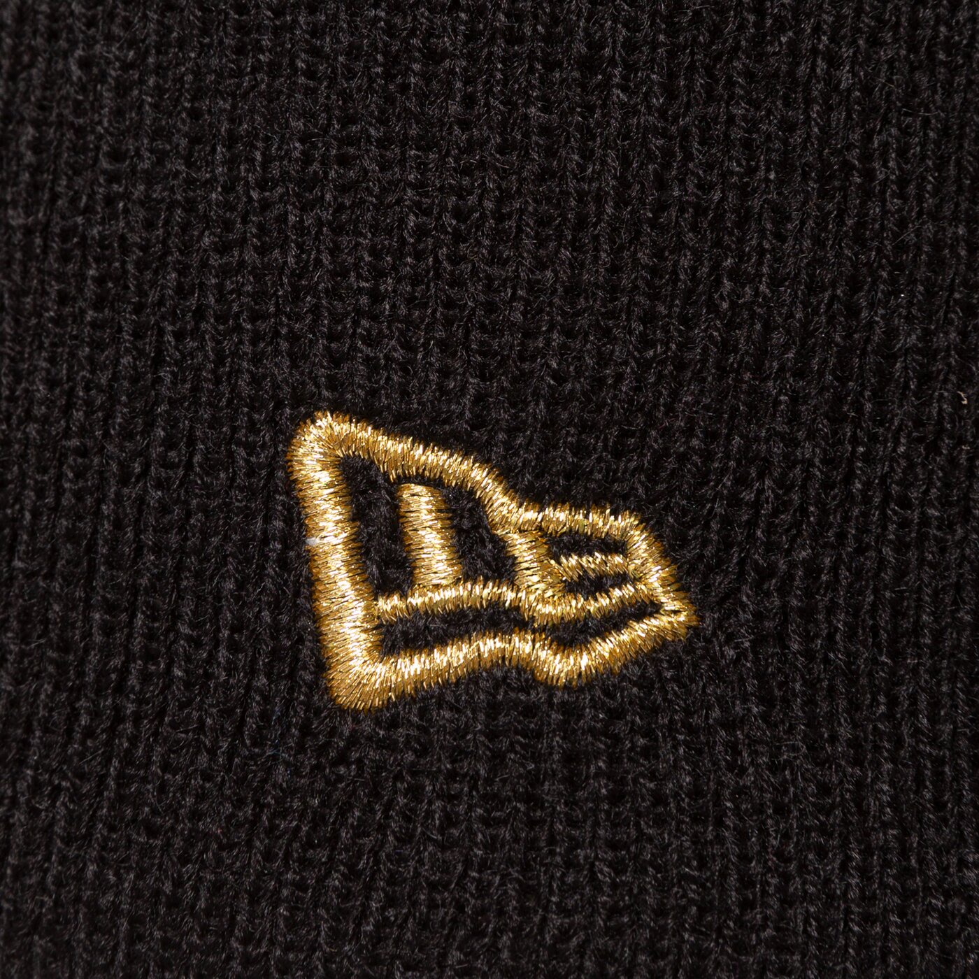 Дамска зимна шапка NEW ERA ЗИМНА ШАПКА WMNS METALLIC KNIT NYY BLK NEW YORK YANK 60141816 цвят черен