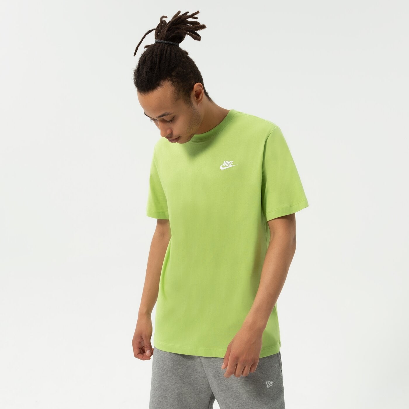 Мъжка тениска NIKE ТЕНИСКА SPORTSWEAR CLUB ar4997-332 цвят зелен