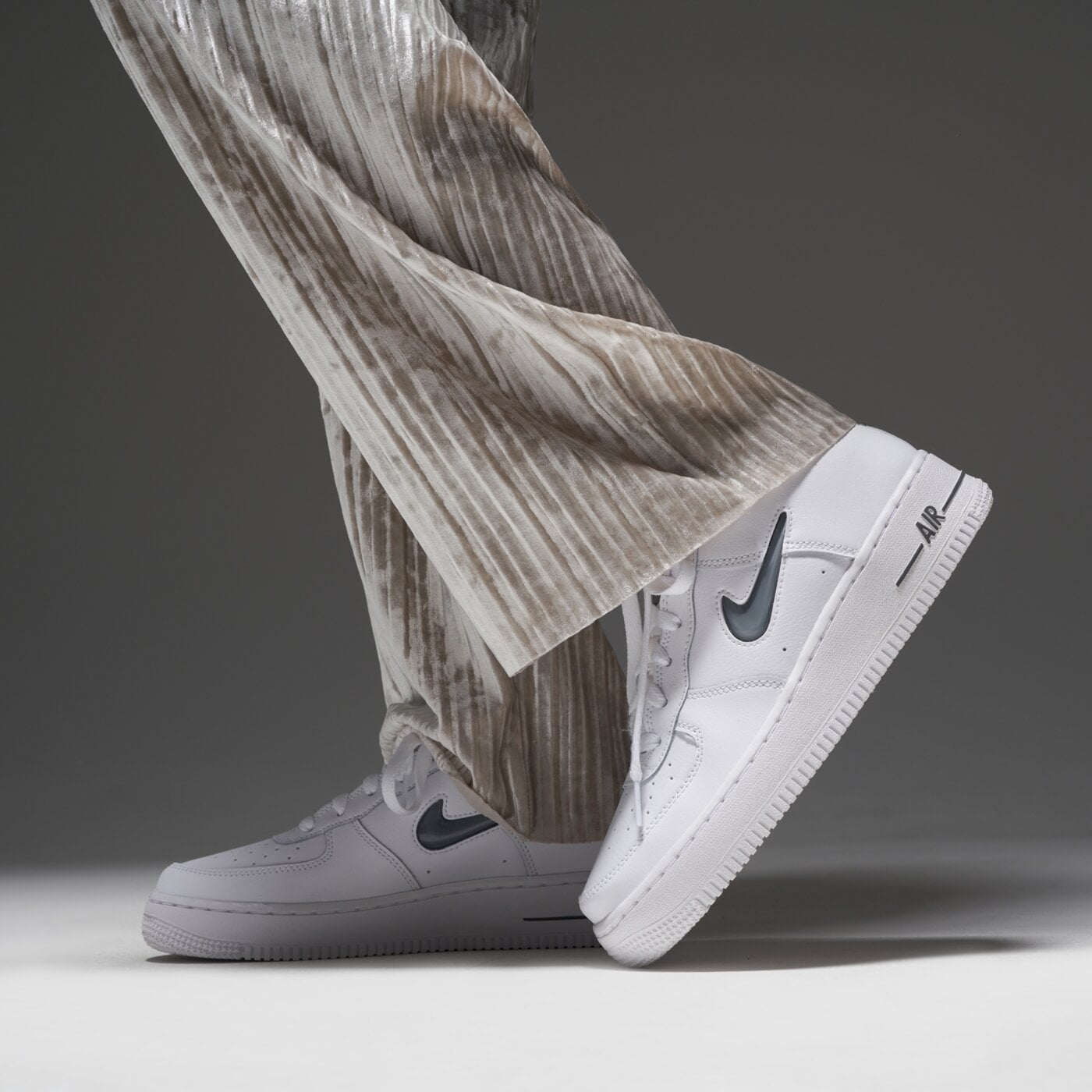 Детски маратонки NIKE AIR FORCE 1 GS hv2535-100 цвят бял