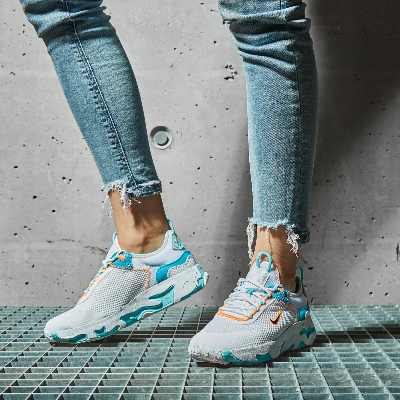 Детски маратонки NIKE REACT LIVE GS dm3186-100 цвят многоцветен