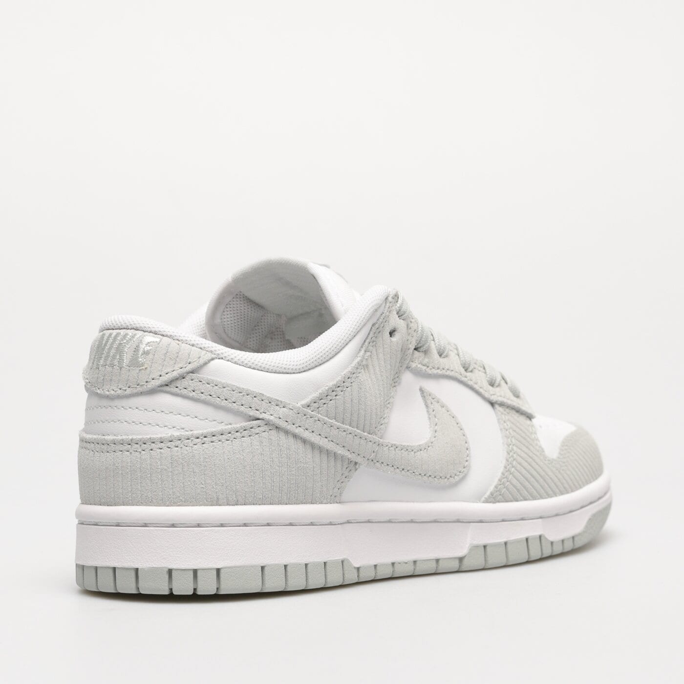 Дамски маратонки NIKE DUNK LOW fn7658-100 цвят сребърен