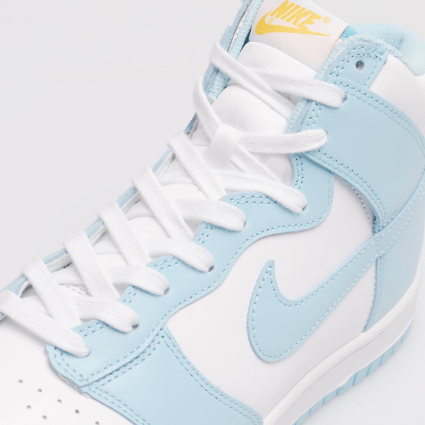 Мъжки маратонки NIKE DUNK HI RETRO BTTYS dd1399-401 цвят бял