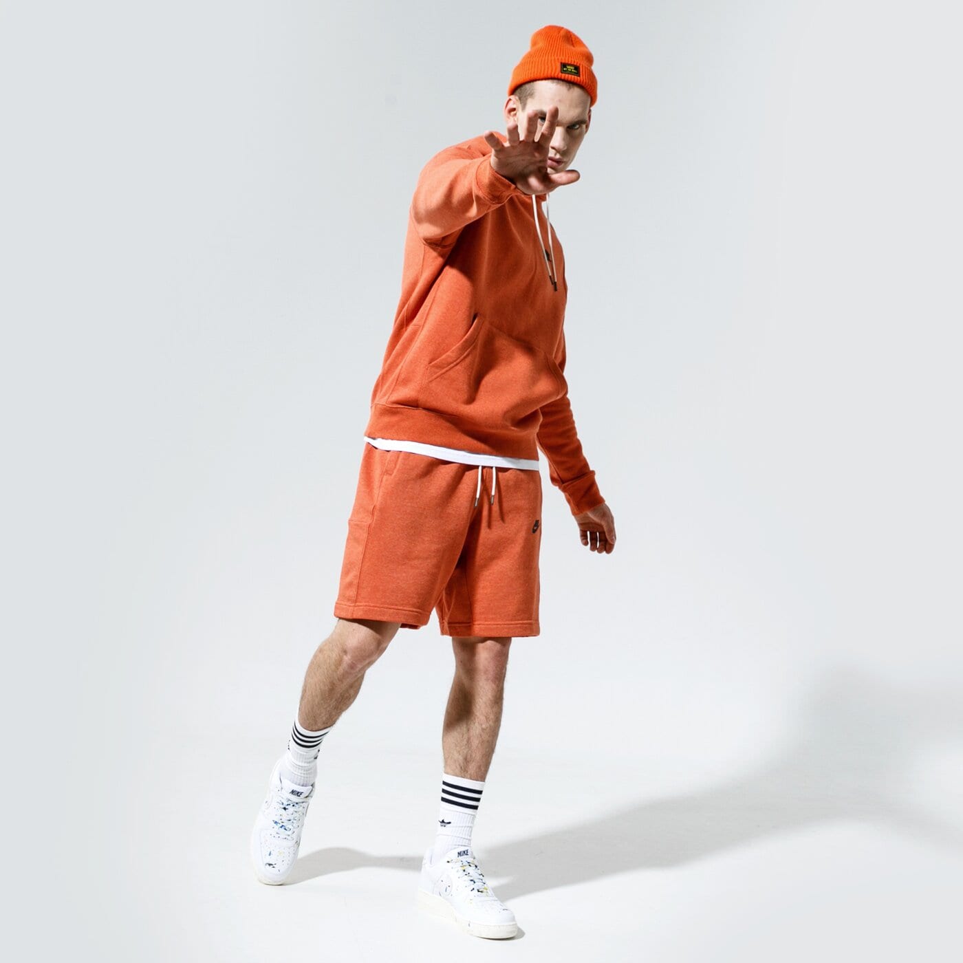 Мъжки суичър NIKE СУИТЧЪР С КАЧУЛКА SPORTSWEAR da0680-812 цвят оранжев