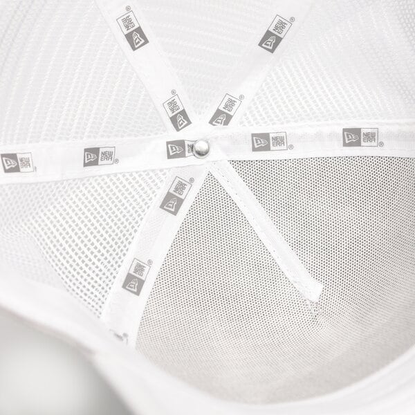 Мъжка шапка с козирка NEW ERA ШАПКА STATE PATCH TRUCKER NONE 60357968 цвят бял