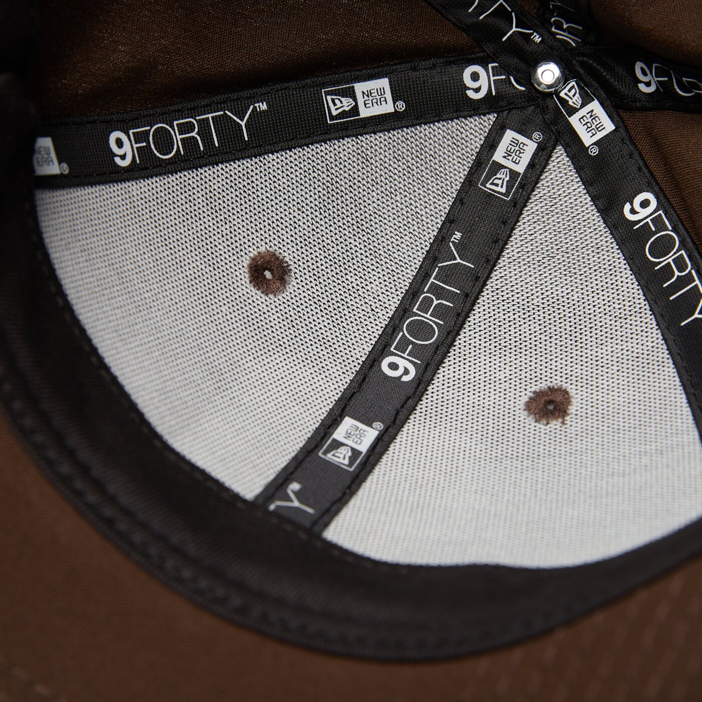 Мъжка шапка с козирка NEW ERA ШАПКА NE REPREVE 940 60424737 цвят кафяв