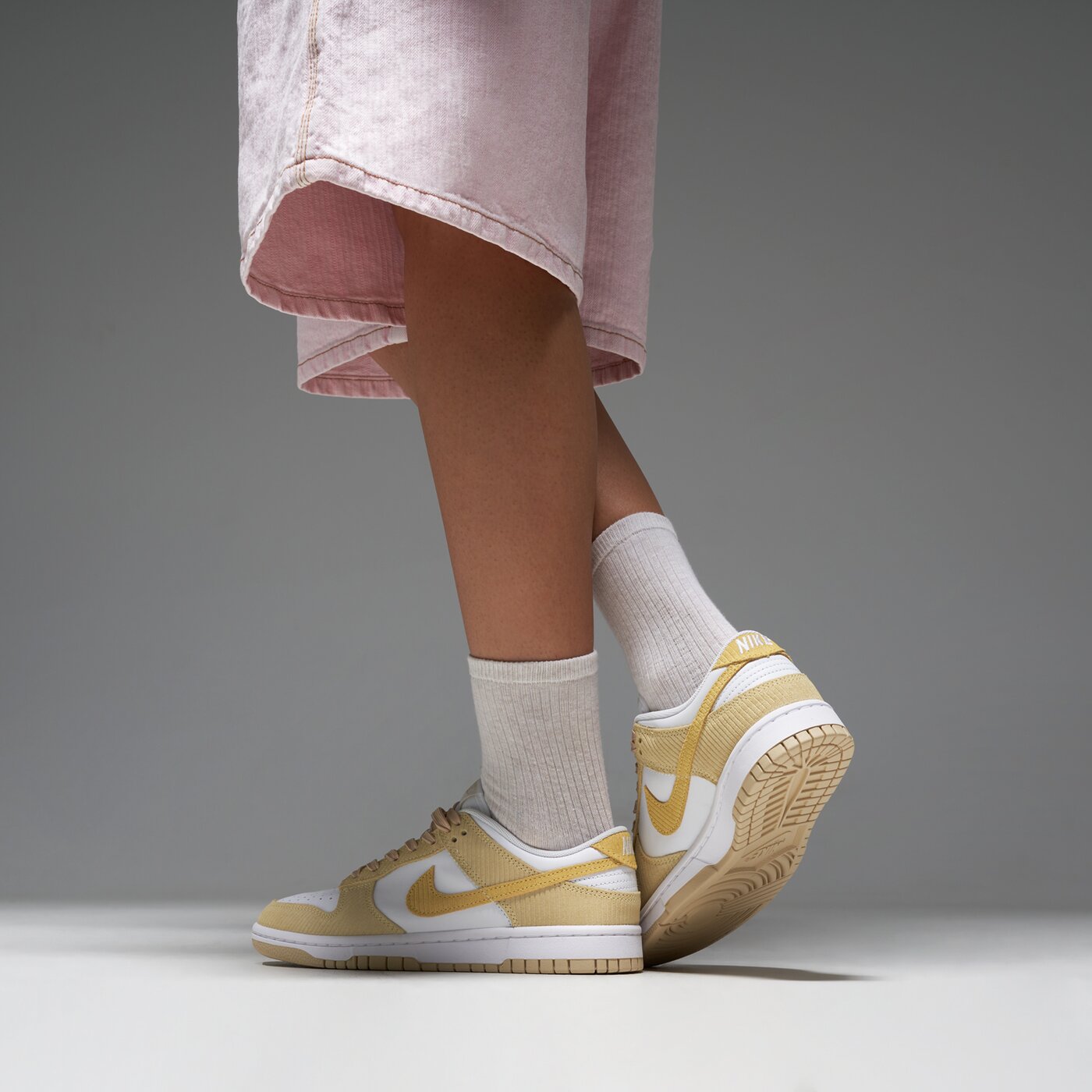 Дамски маратонки NIKE DUNK LOW fn7167-700 цвят бял