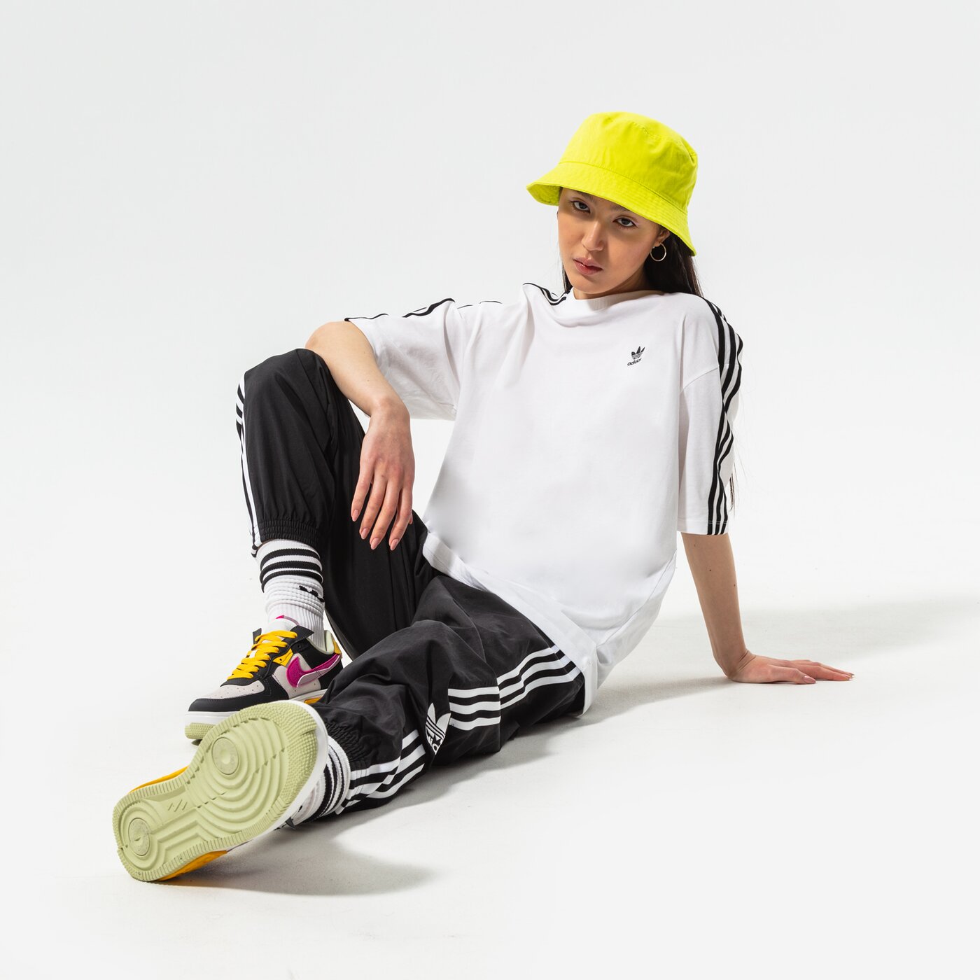 Дамска тениска ADIDAS ТЕНИСКА OVERSIZED h37796 цвят бял