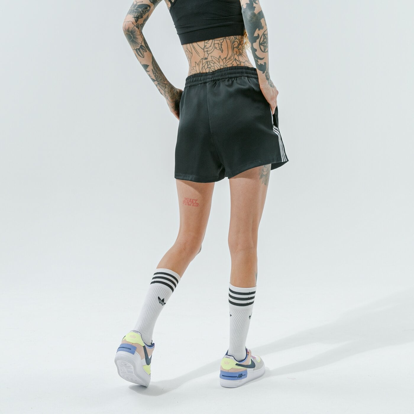 Дамски къси панталони ADIDAS ШОРТИ SHORTS h37806 цвят черен