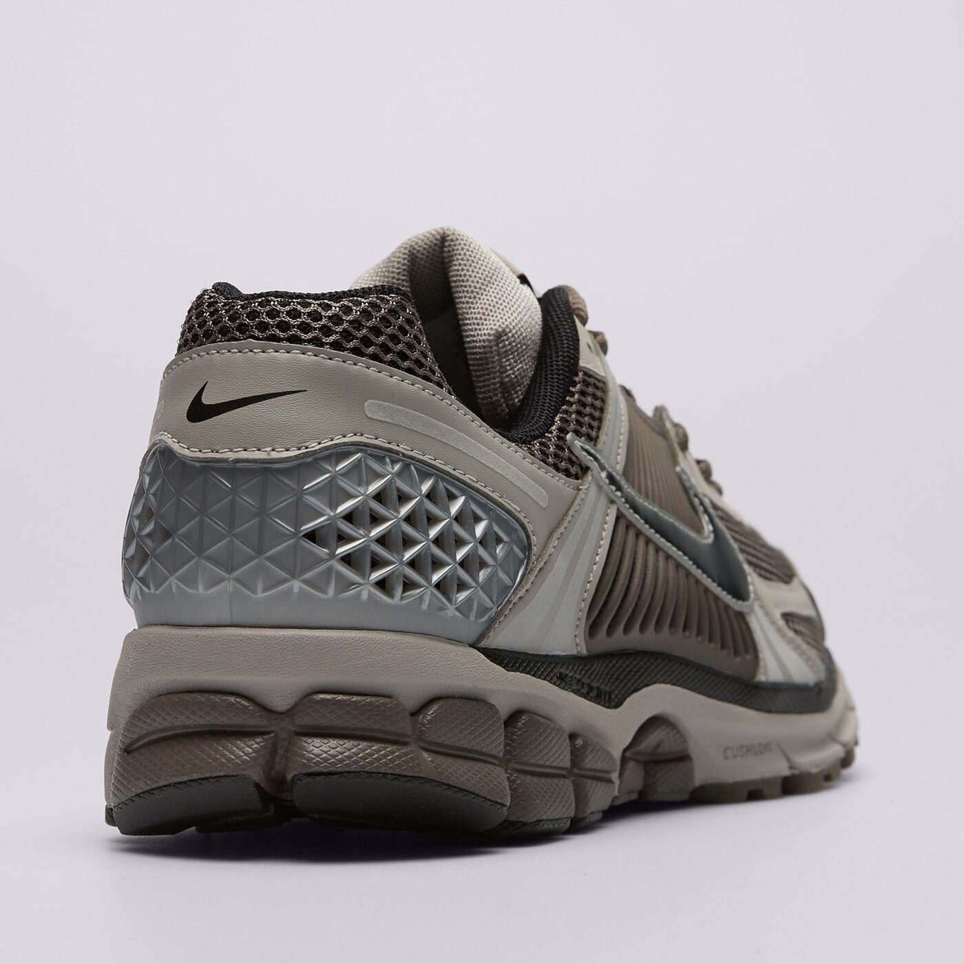 Мъжки маратонки NIKE ZOOM VOMERO 5 fb9149-005 цвят кафяв