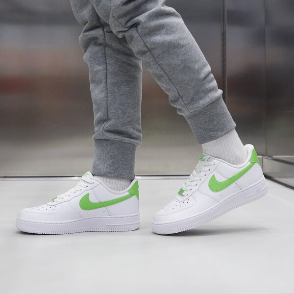 Дамски маратонки NIKE AIR FORCE 1 '07 dd8959-112 цвят бял