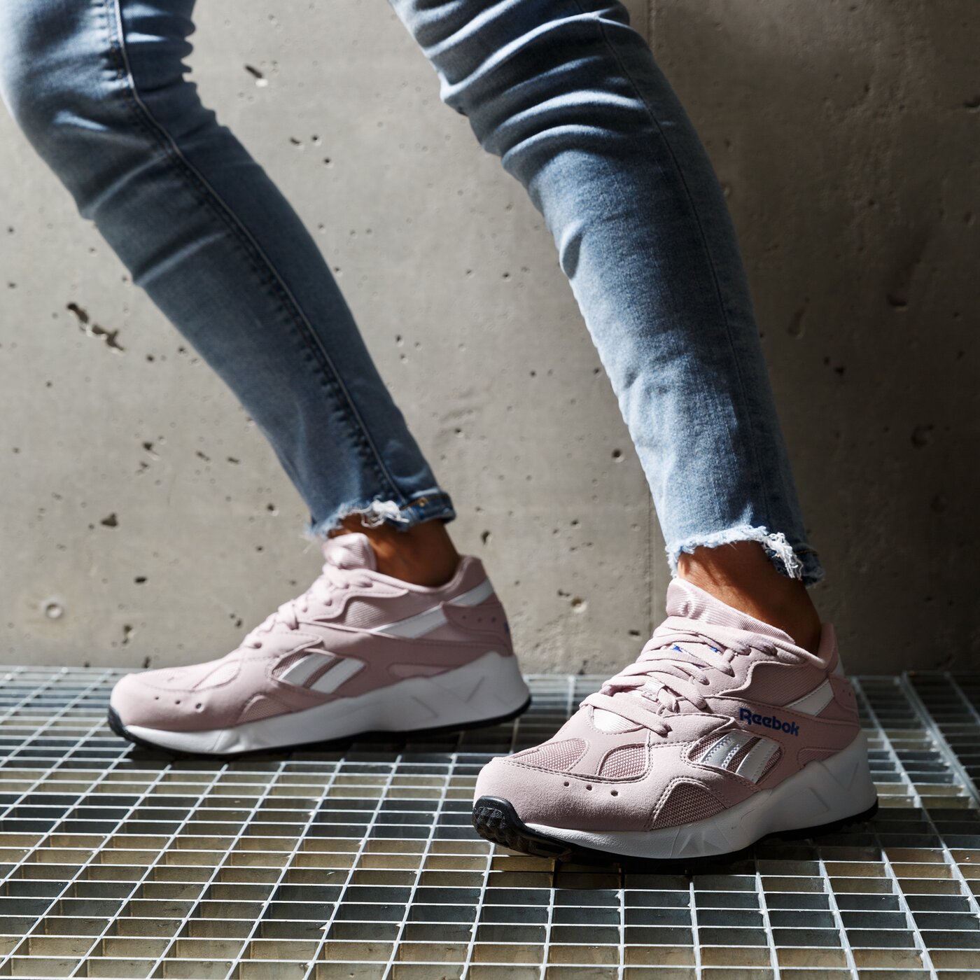 Дамски маратонки REEBOK AZTREK dv4078w цвят розов