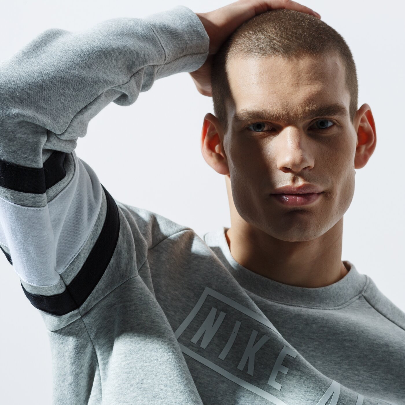 Мъжки суичър NIKE СУИТЧЪР M NSW NIKE AIR CREW FLC bv5156-050 цвят сив