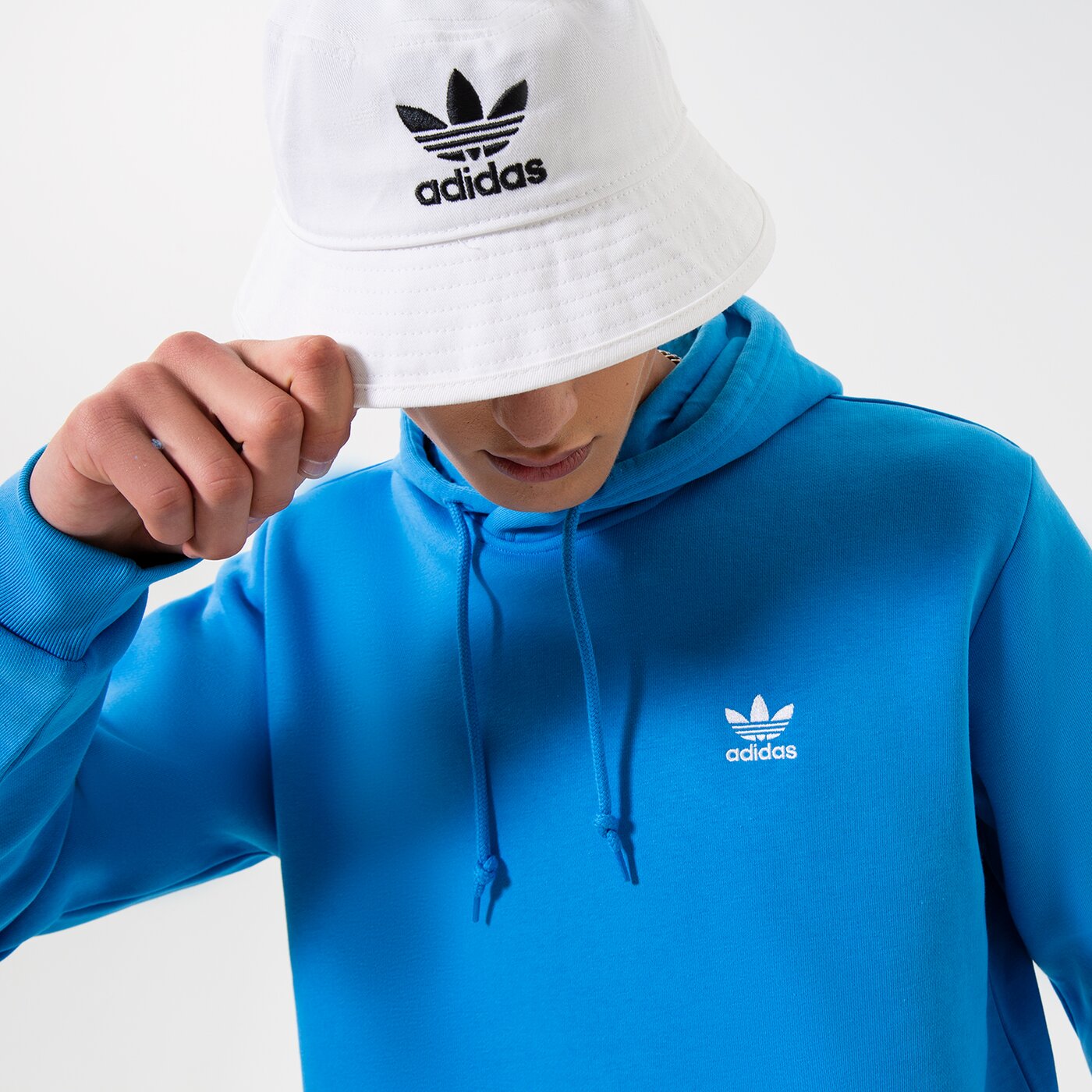 Мъжки суичър ADIDAS СУИТЧЪР С КАЧУЛКА ESSENTIAL HOODY hk0098 цвят син