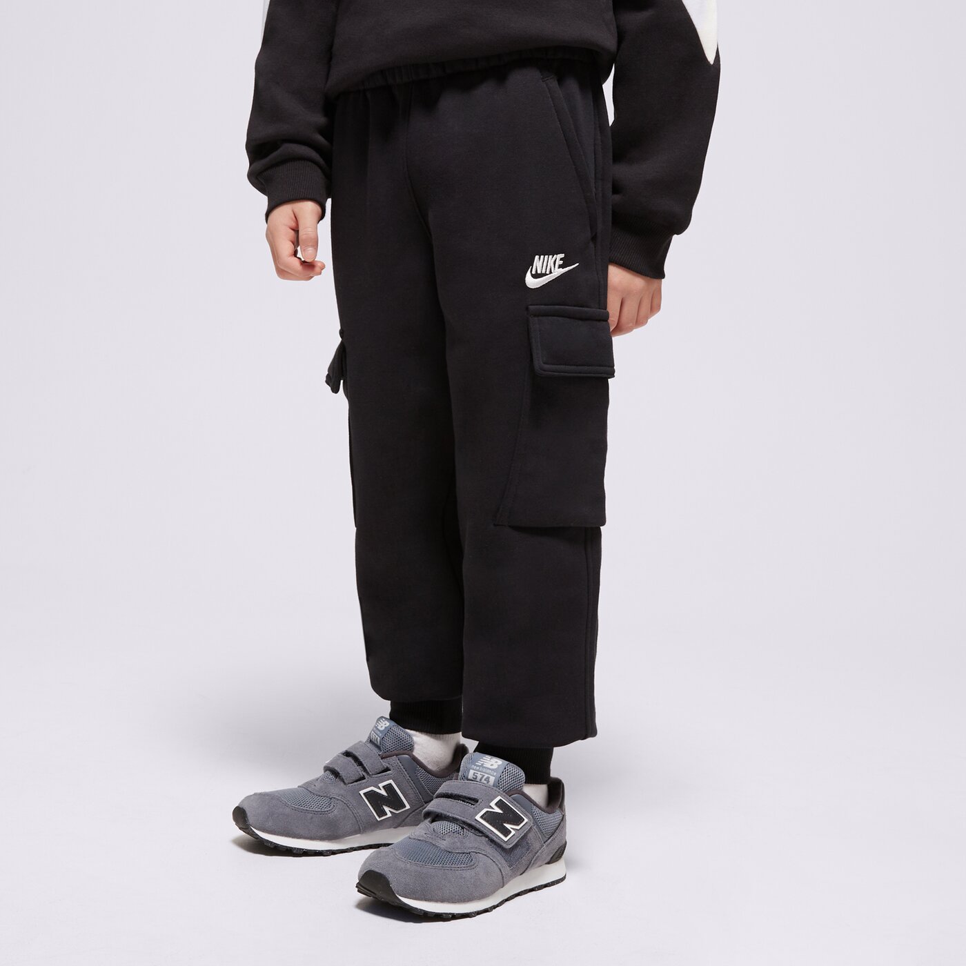 Детски панталони NIKE ПАНТАЛОНИ K NSW CLUB FLC CRGO PNT LBR BOY fd3012-010 цвят черен