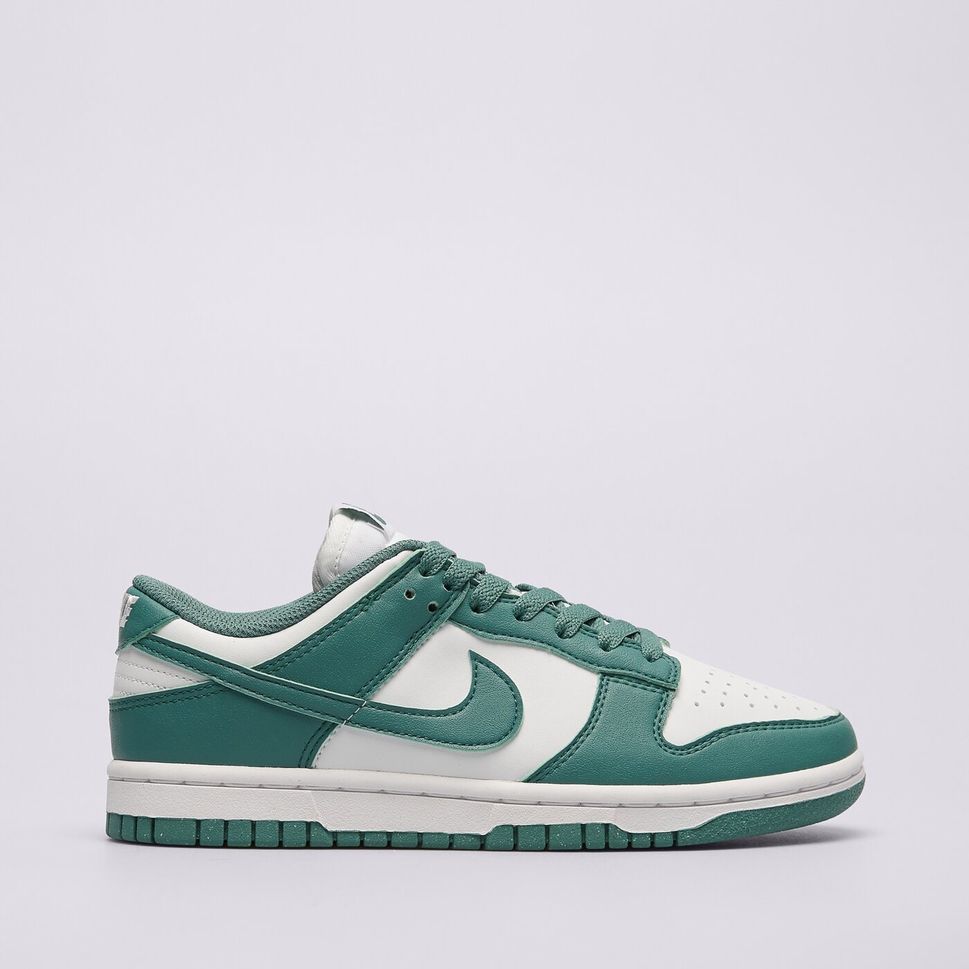 Дамски маратонки NIKE DUNK LOW dd1873-107 цвят бял