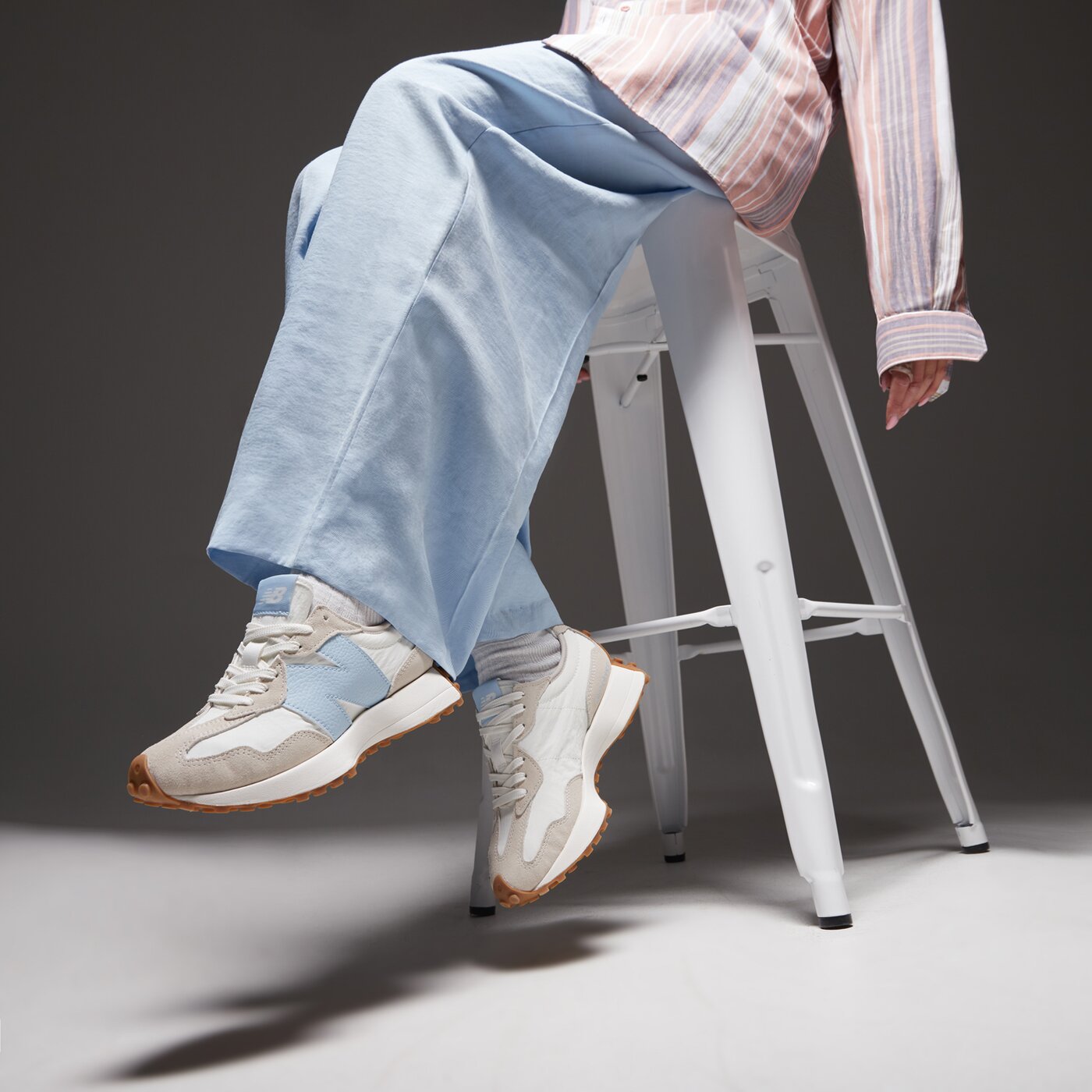 Дамски маратонки NEW BALANCE 327  ws327fta цвят бежов