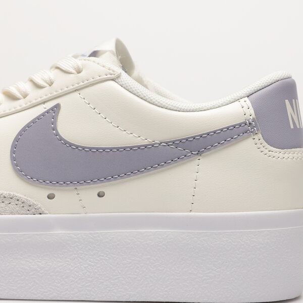 Дамски маратонки NIKE W BLAZER LOW PLATFORM dj0292-110 цвят бял