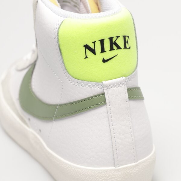 Дамски маратонки NIKE WMNS BLAZER MID '77  fj4740-100 цвят бял