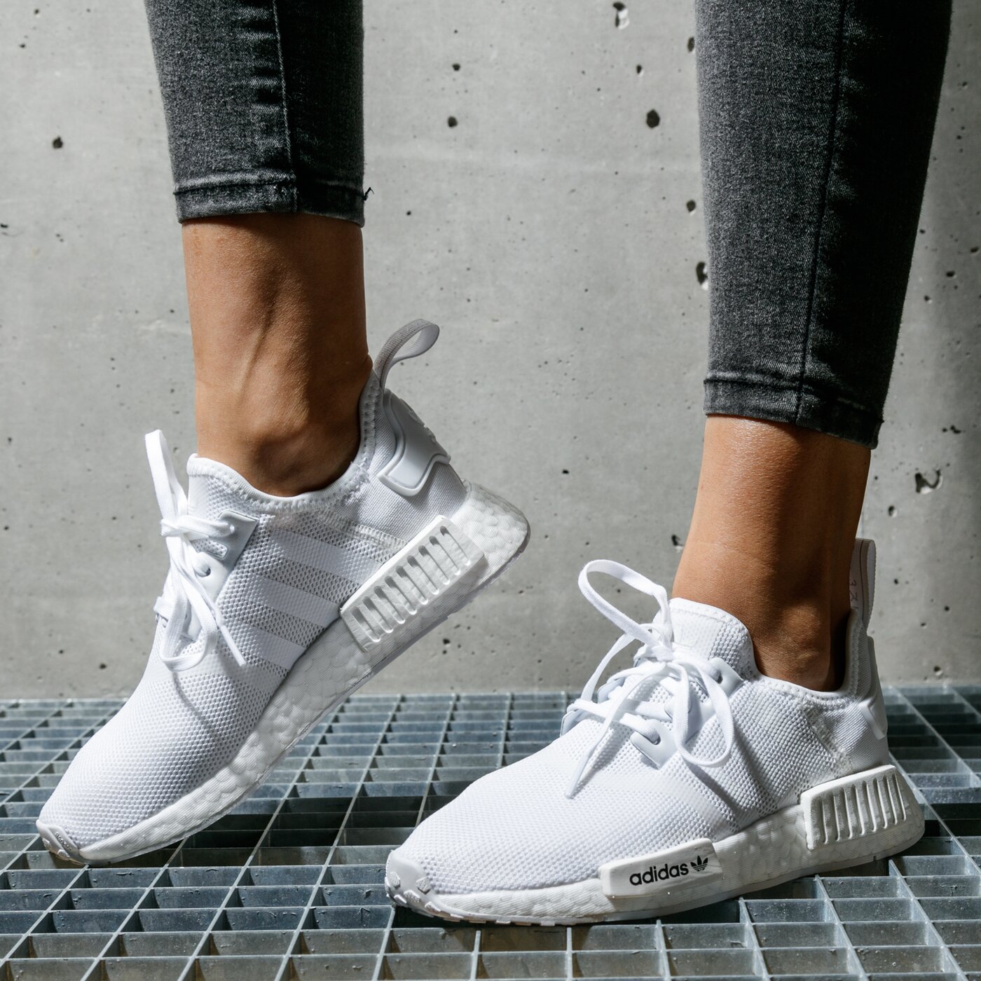 Детски маратонки ADIDAS NMD_R1 J fw0432 цвят бял