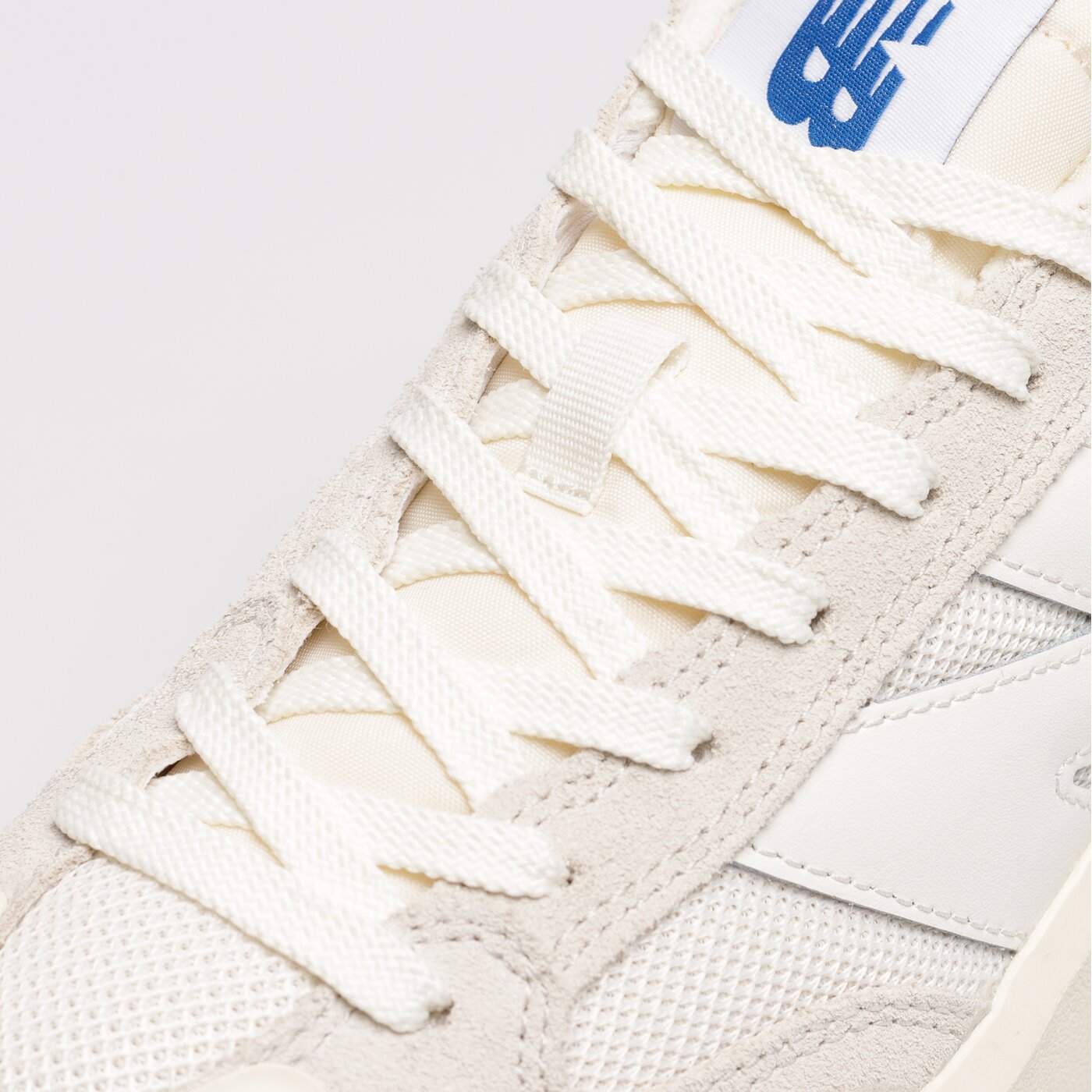 Дамски маратонки NEW BALANCE CT302  ct302rb цвят бежов