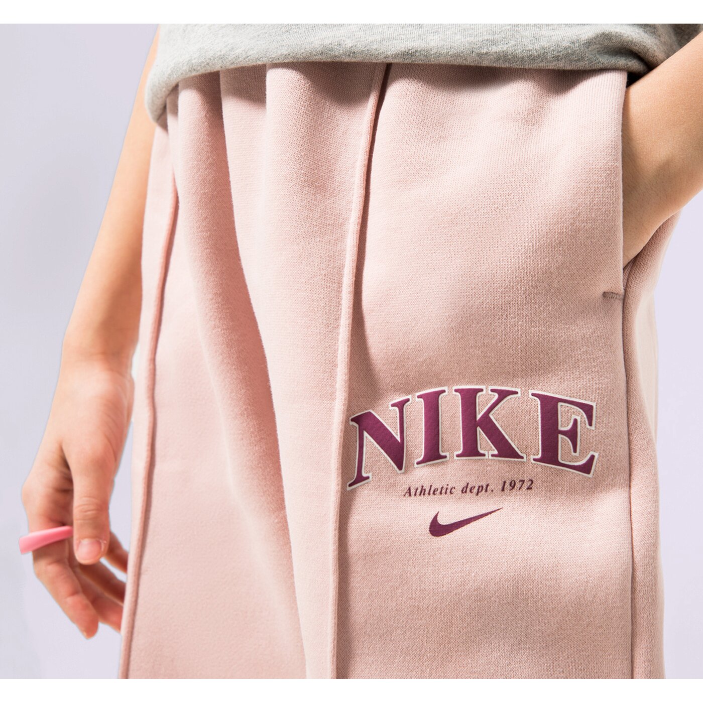 Детски панталони NIKE ПАНТАЛОНИ G NSW TREND FLC CF PANT PRNT fd0886-601 цвят розов