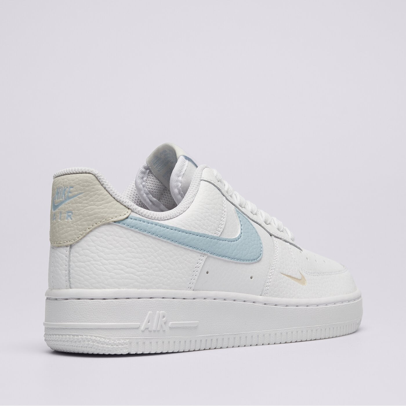 Дамски маратонки NIKE W AIR FORCE '07 hf0022-100 цвят бял
