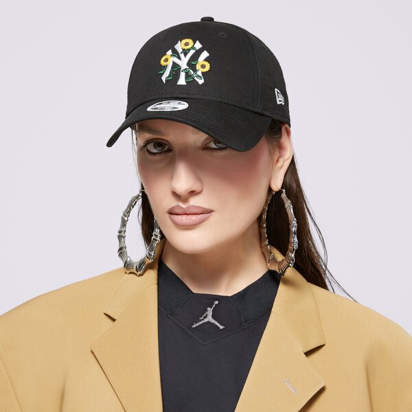 Дамска шапка с козирка NEW ERA ШАПКА FLORAL 940 NYY NEW YORK YANKEES 60503458 цвят черен