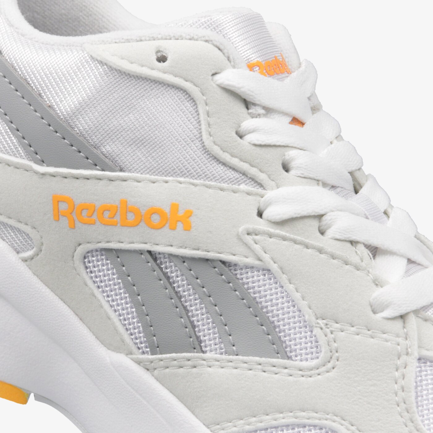 Дамски маратонки REEBOK AZTREK dv3912w цвят бял