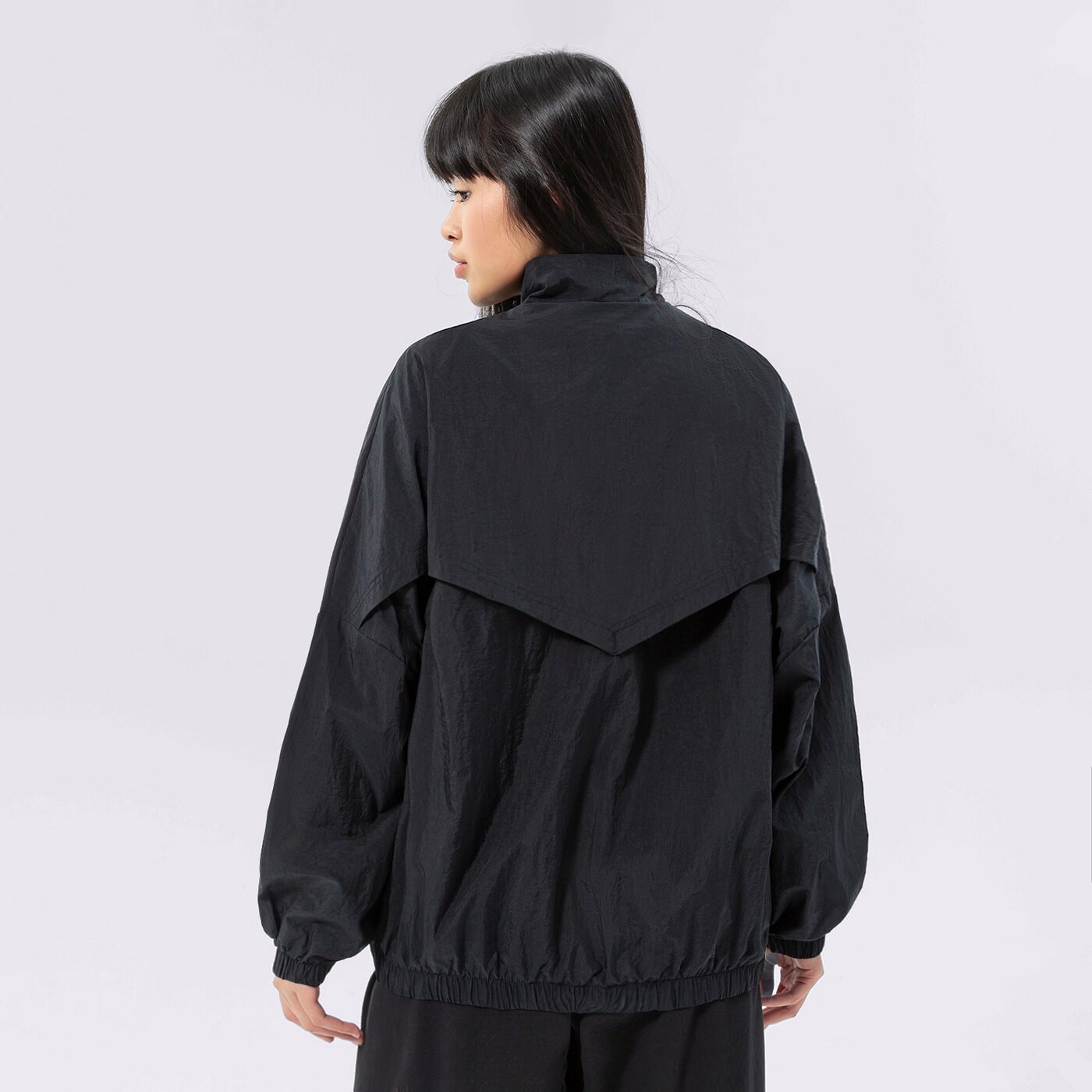 Дамско преходно яке NIKE ЯКЕ W NSW ESSNTL WR WVN JKT dm6185-010 цвят черен