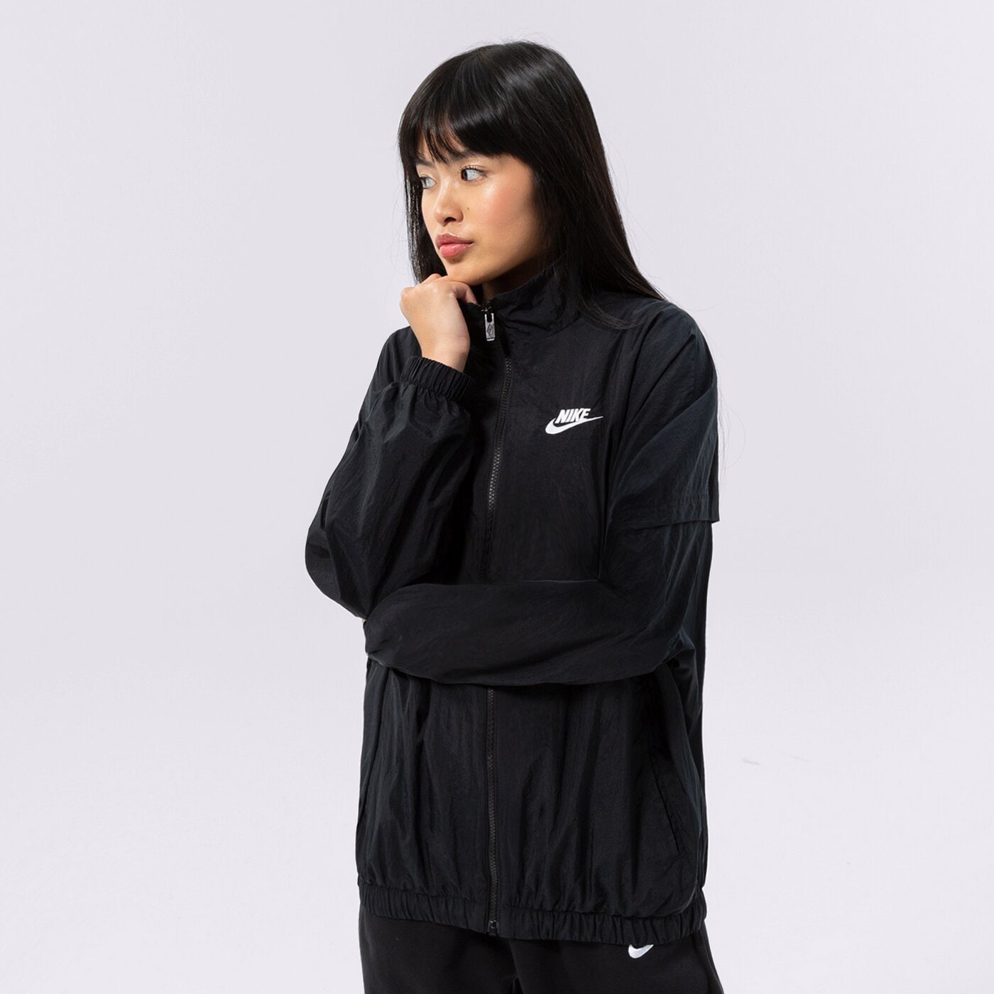 Дамско преходно яке NIKE ЯКЕ W NSW ESSNTL WR WVN JKT dm6185-010 цвят черен