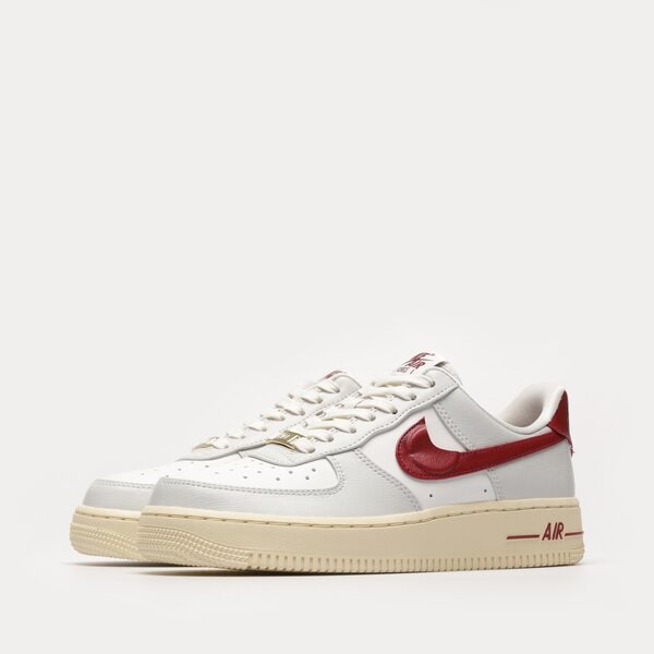 Дамски маратонки NIKE AIR FORCE 1 '07 SE dv7584-001 цвят многоцветен