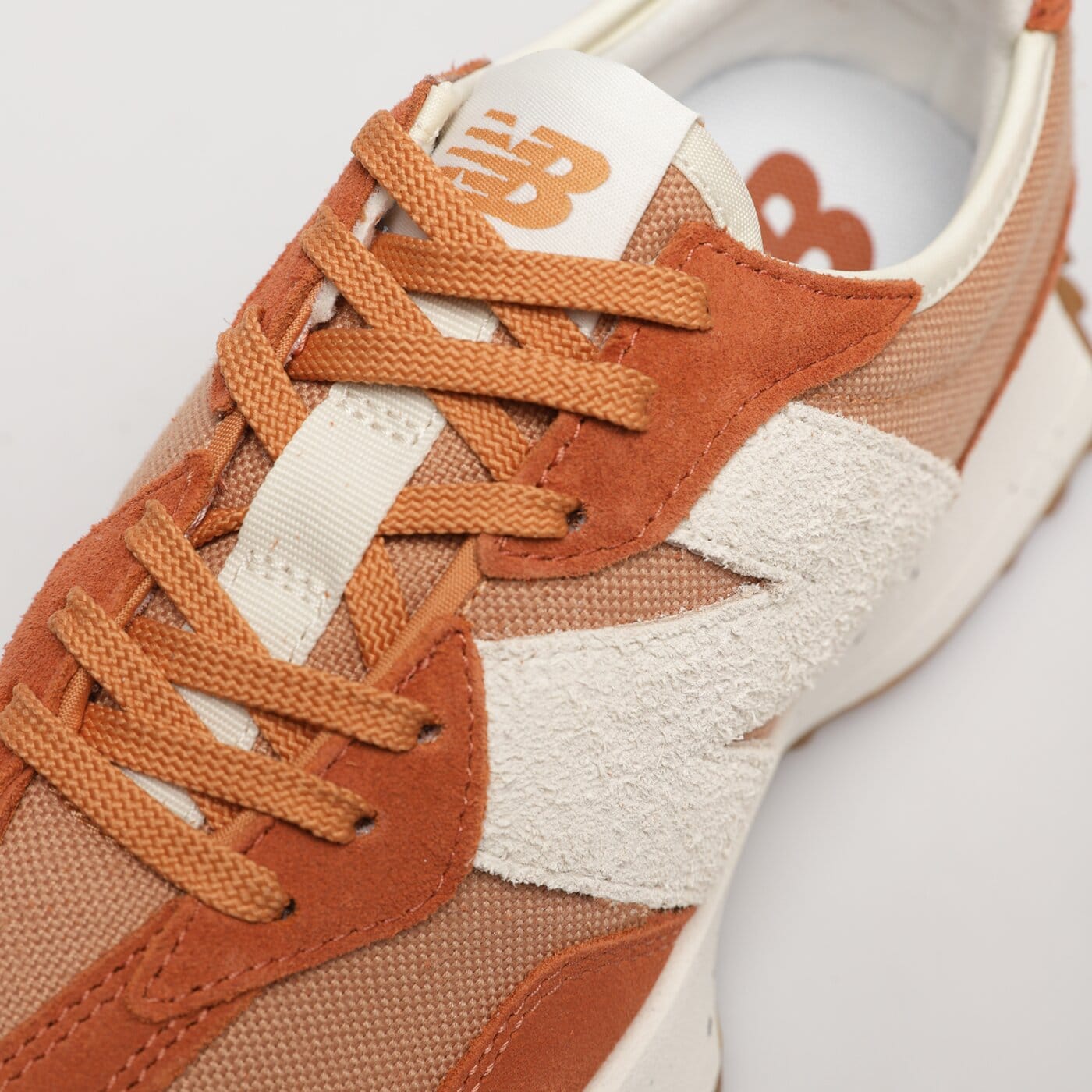 Дамски маратонки NEW BALANCE 327 ws327sm цвят оранжев