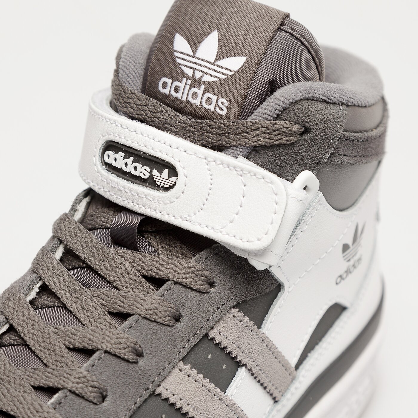 Мъжки маратонки ADIDAS FORUM MID gx7080 цвят сив