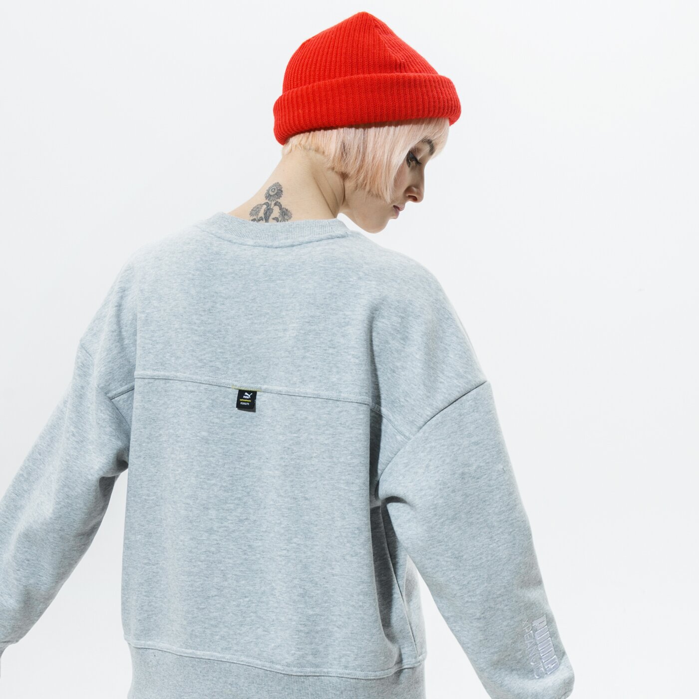 Дамски суичър PUMA СУИТЧЪР PUMA X PEANUTS W CREW 53115904 цвят сив